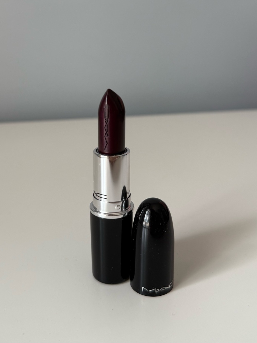MAC Cosmetics LUSTREGLASS SHEER-SHINE LIPSTICK - Succumb To Plum (deep cool plum